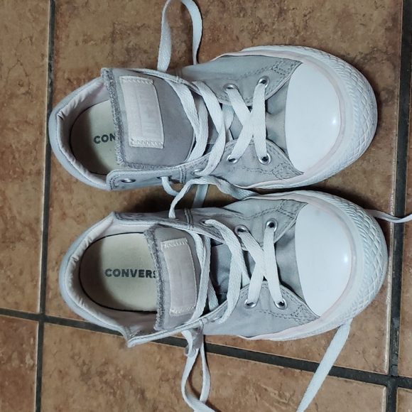 Gray Converse shoes size 4 - Picture 1 of 3